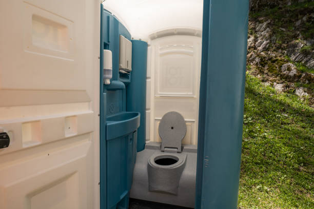 Portable Toilet Options We Offer in Baywood, NY